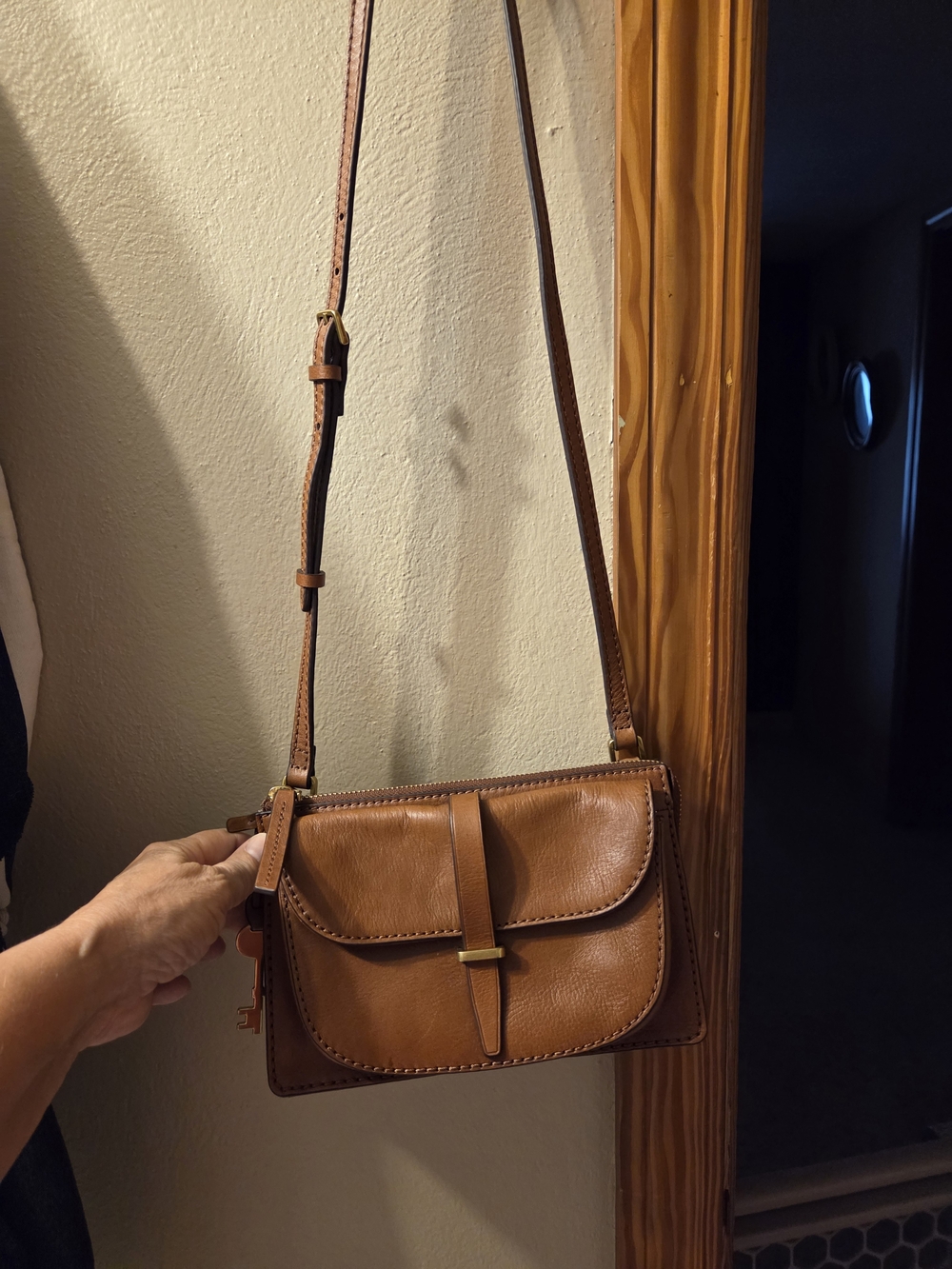 Fossil Tan Brown Leather Crossbody Bag with Gold Accent
